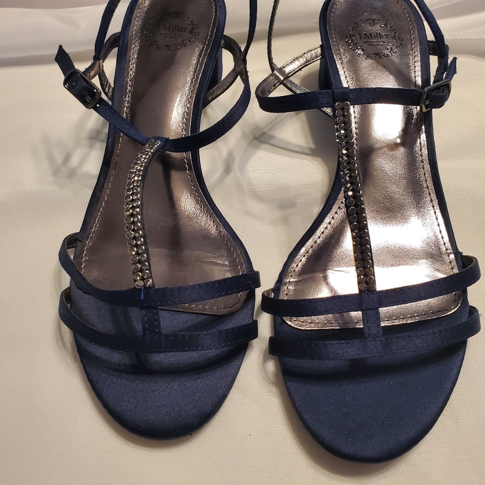 L Miller Navy Sandal W/Block Heel Size 8